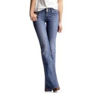 EUC Gap dark wash jeans. Size 6.